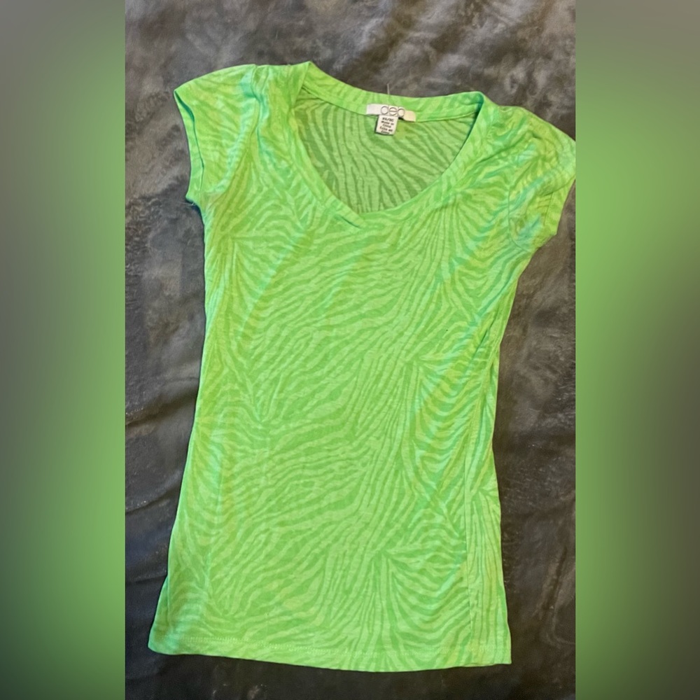 Neon green girls top. SIZE : XS/XC